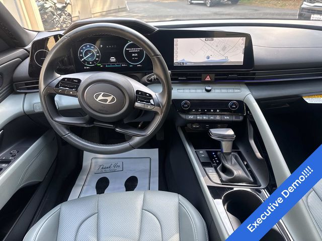 2025 Hyundai Elantra Limited - Photo 12
