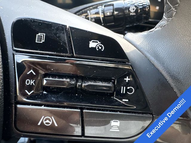 2025 Hyundai Elantra Limited - Photo 17