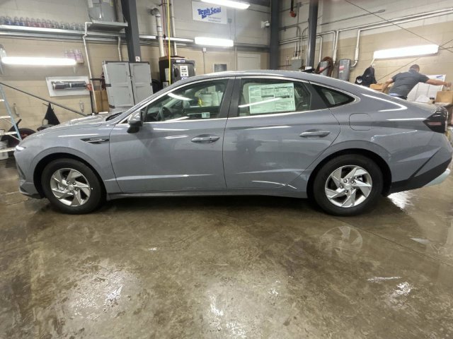 2025 Hyundai Sonata SE - Photo 11