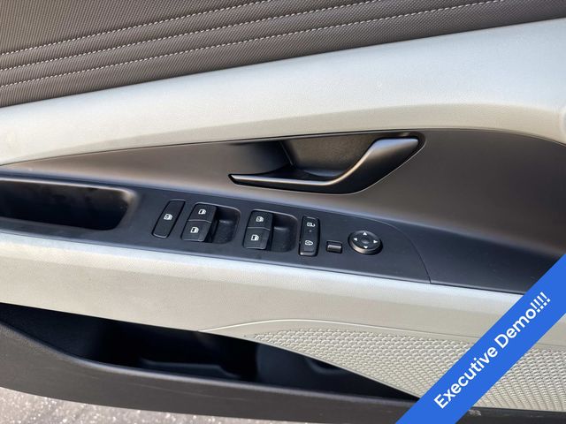 2025 Hyundai Elantra Limited - Photo 20