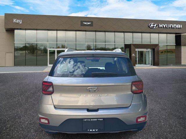 2024 Hyundai Venue SEL - Photo 9
