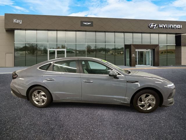 2025 Hyundai Sonata SE - Photo 4