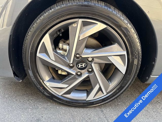 2025 Hyundai Elantra Limited - Photo 10