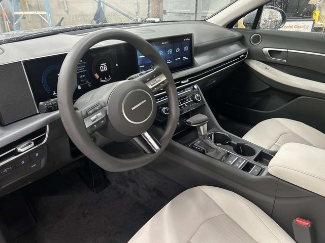 2025 Hyundai Sonata SE - Photo 12