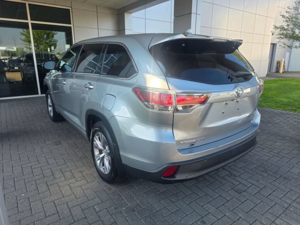 Used 2016 Toyota Highlander LE Plus V6 SUV