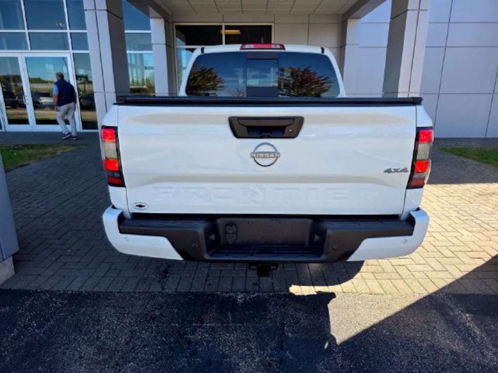 Used 2025 Nissan Frontier Crew Cab SV 4x4 Truck