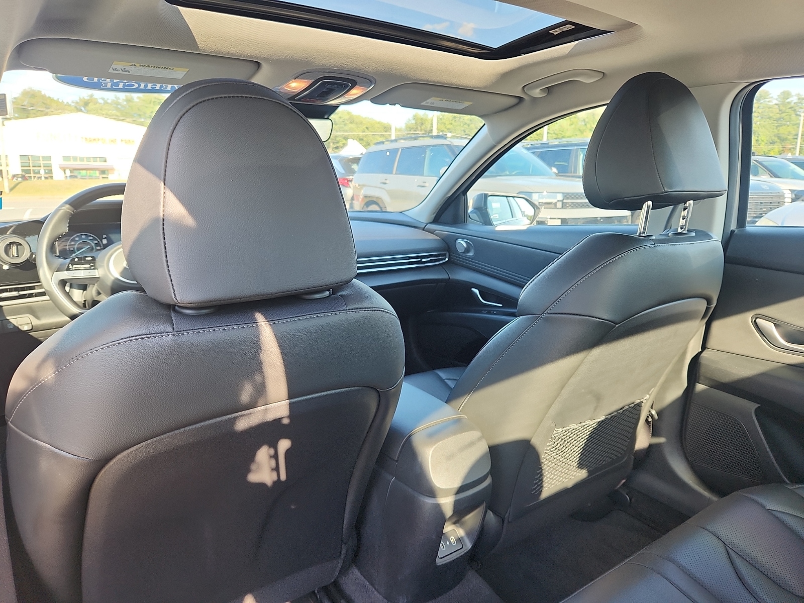 2025 Hyundai Elantra Limited - Photo 24