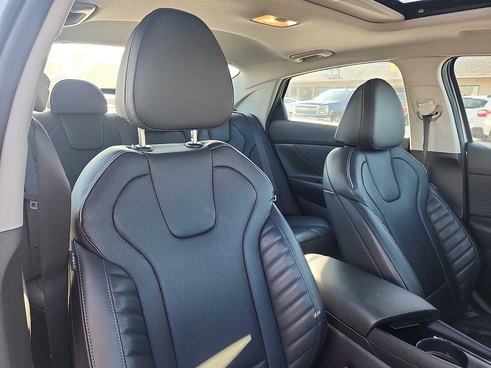 2025 Hyundai Elantra Limited - Photo 32