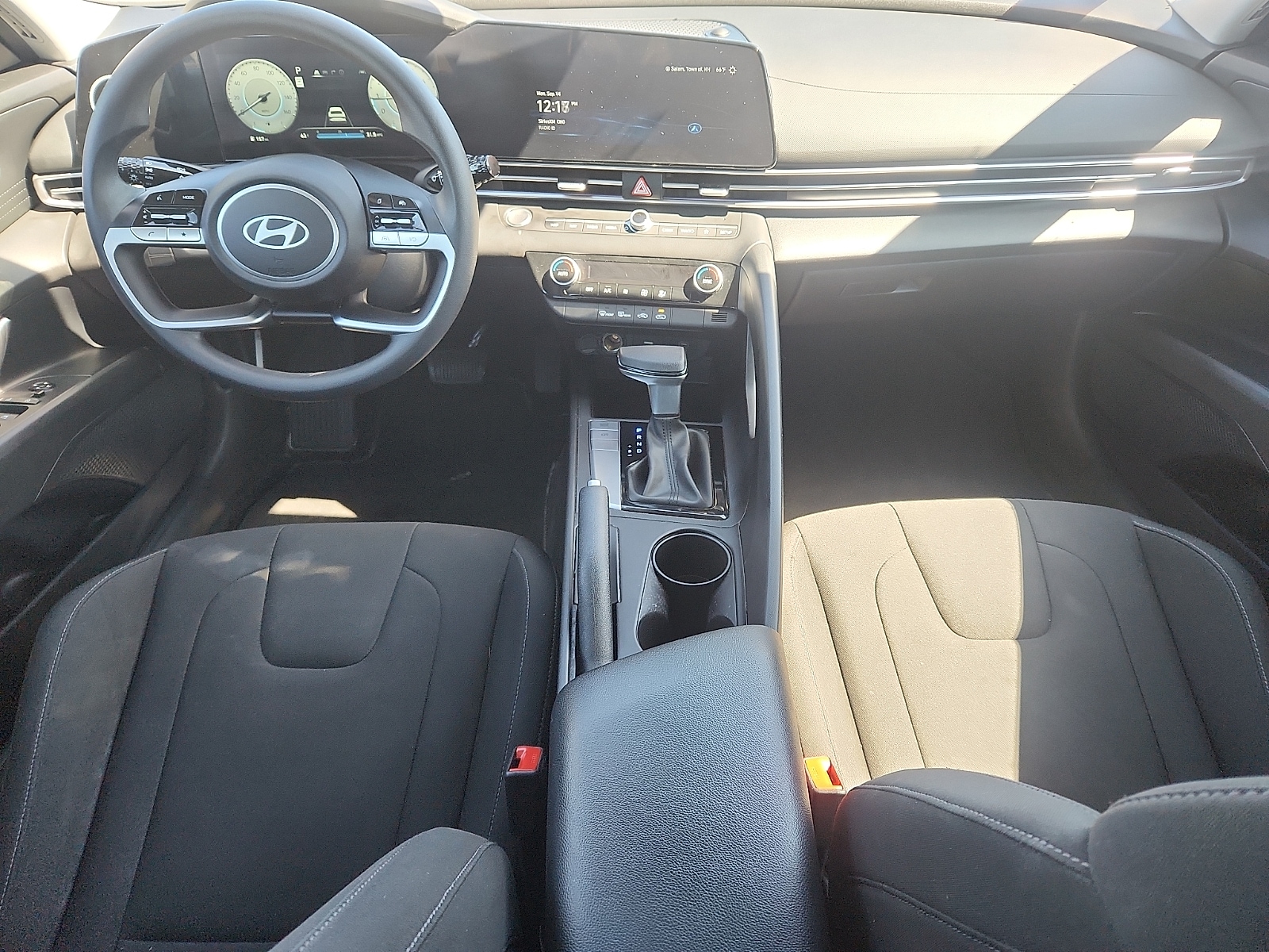2024 Hyundai Elantra SEL - Photo 9