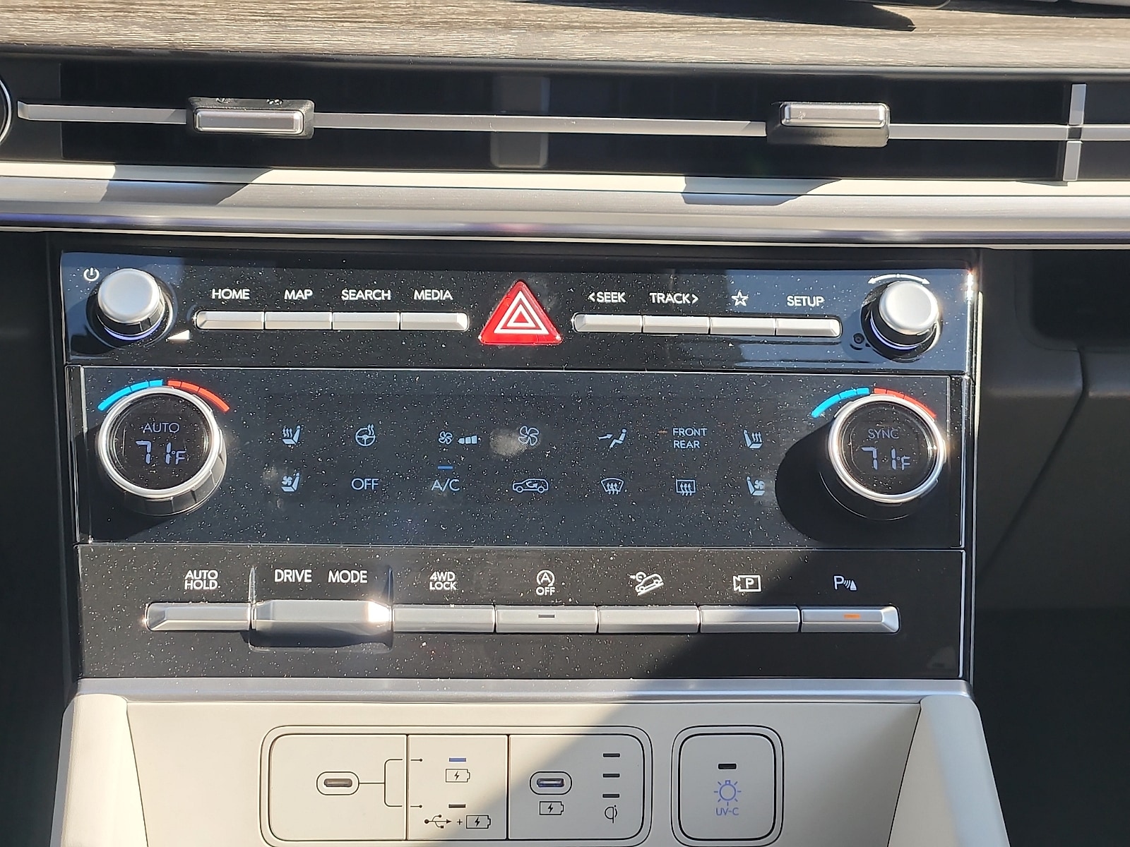 2024 Hyundai Santa Fe Limited - Photo 18