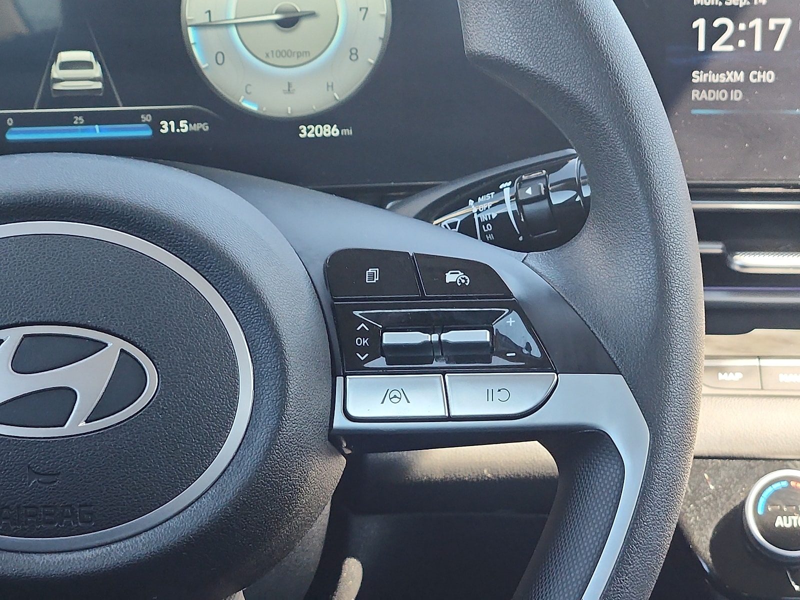2024 Hyundai Elantra SEL - Photo 16