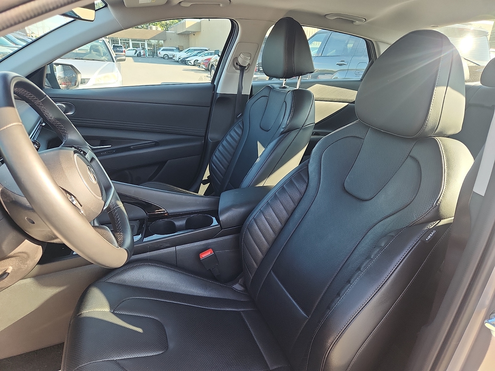 2025 Hyundai Elantra Limited - Photo 22