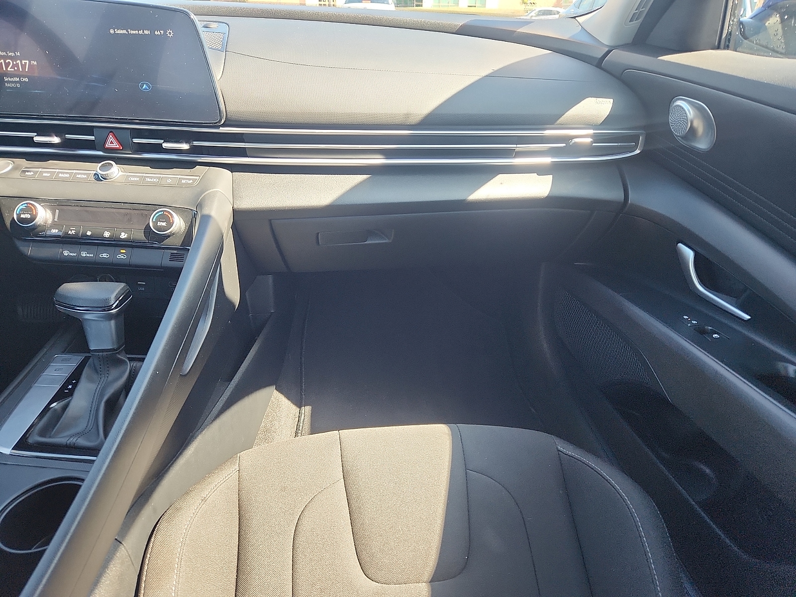 2024 Hyundai Elantra SEL - Photo 11