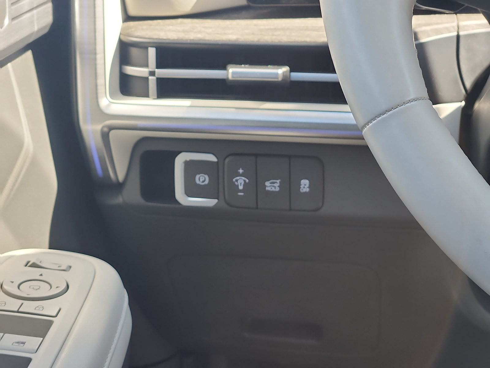 2024 Hyundai Santa Fe Limited - Photo 13