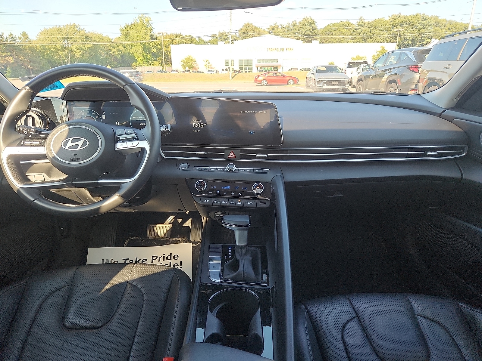 2025 Hyundai Elantra Limited - Photo 9