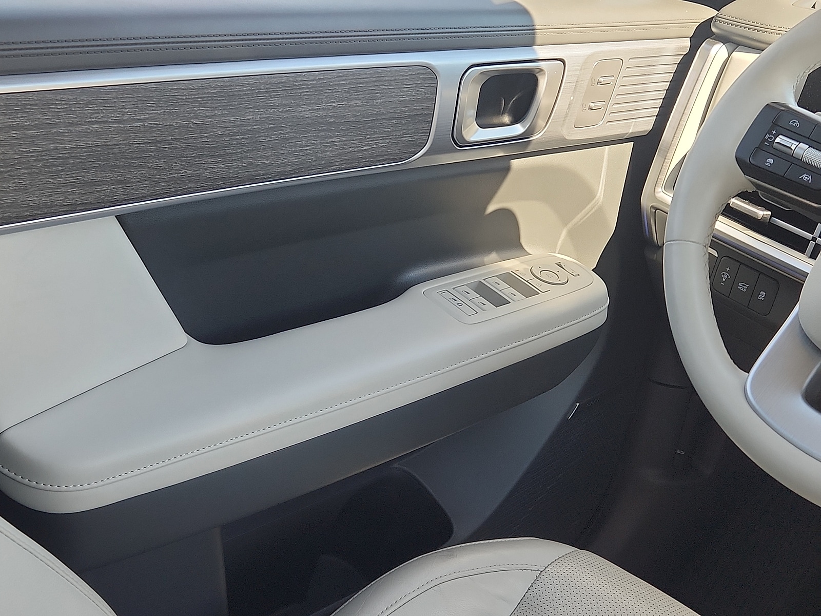 2024 Hyundai Santa Fe Limited - Photo 12