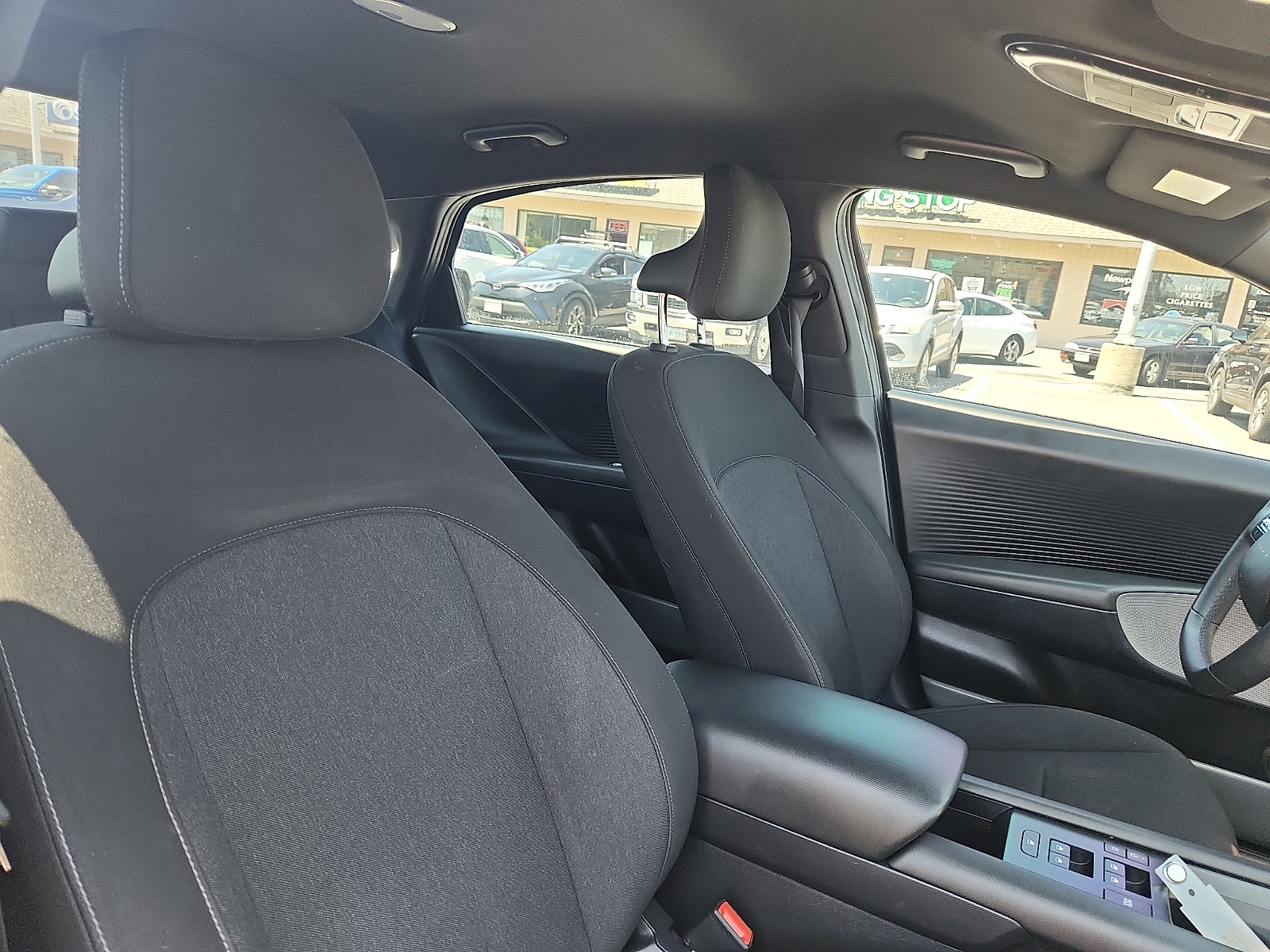 2025 Hyundai IONIQ 6 SE - Photo 30