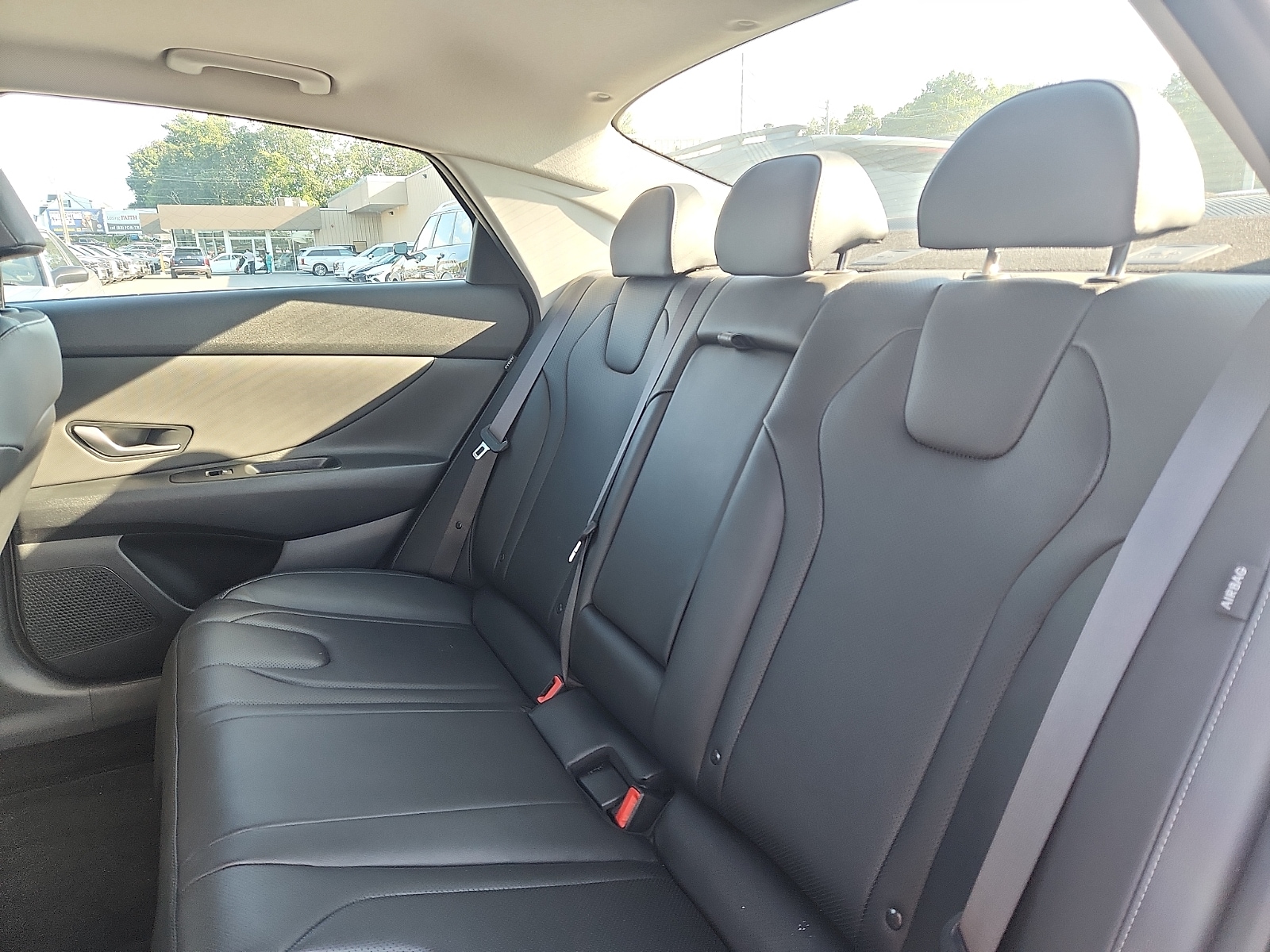 2025 Hyundai Elantra Limited - Photo 25