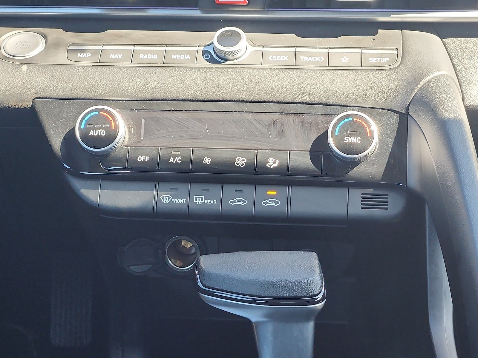 2024 Hyundai Elantra SEL - Photo 18