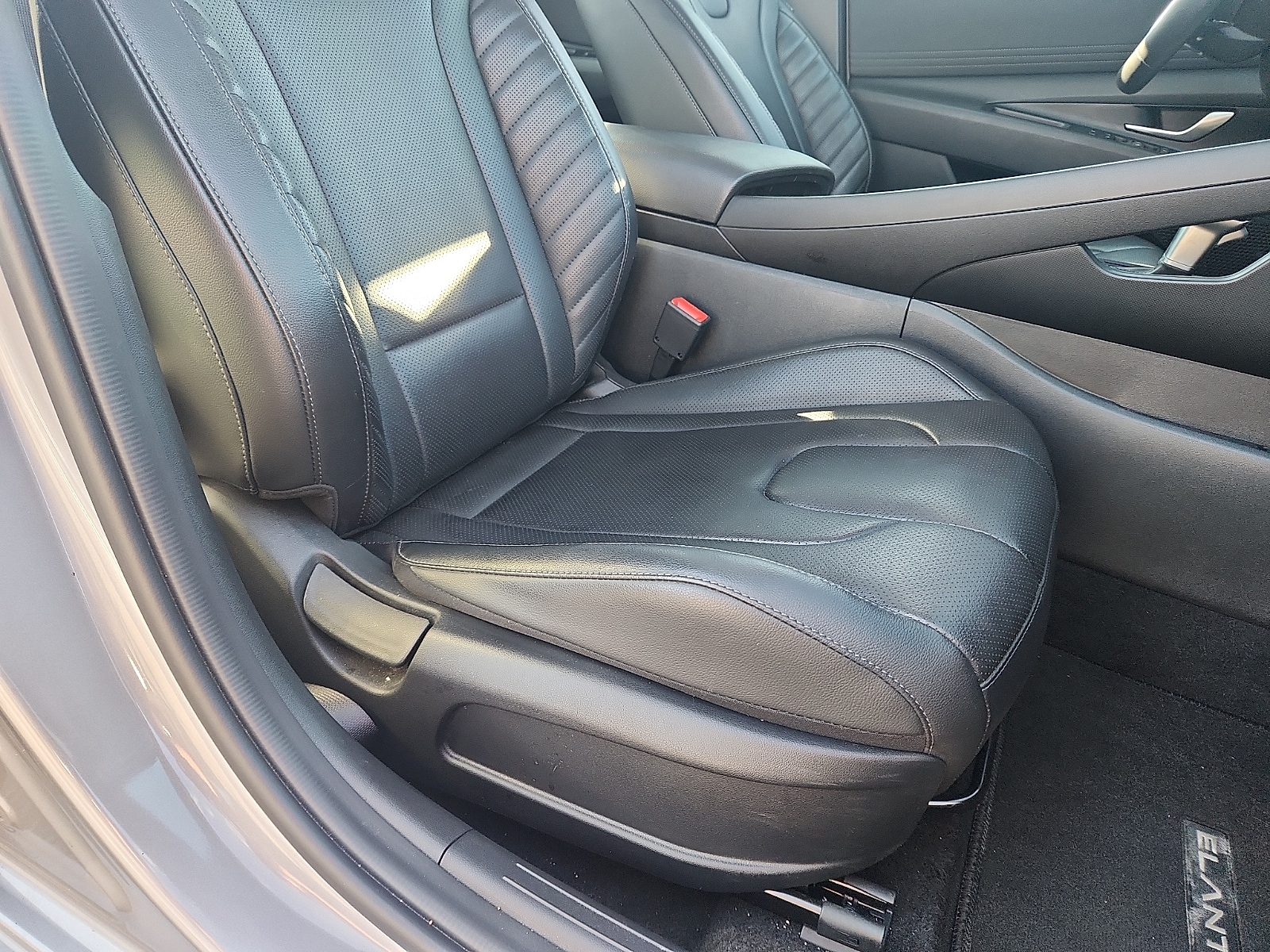 2025 Hyundai Elantra Limited - Photo 33