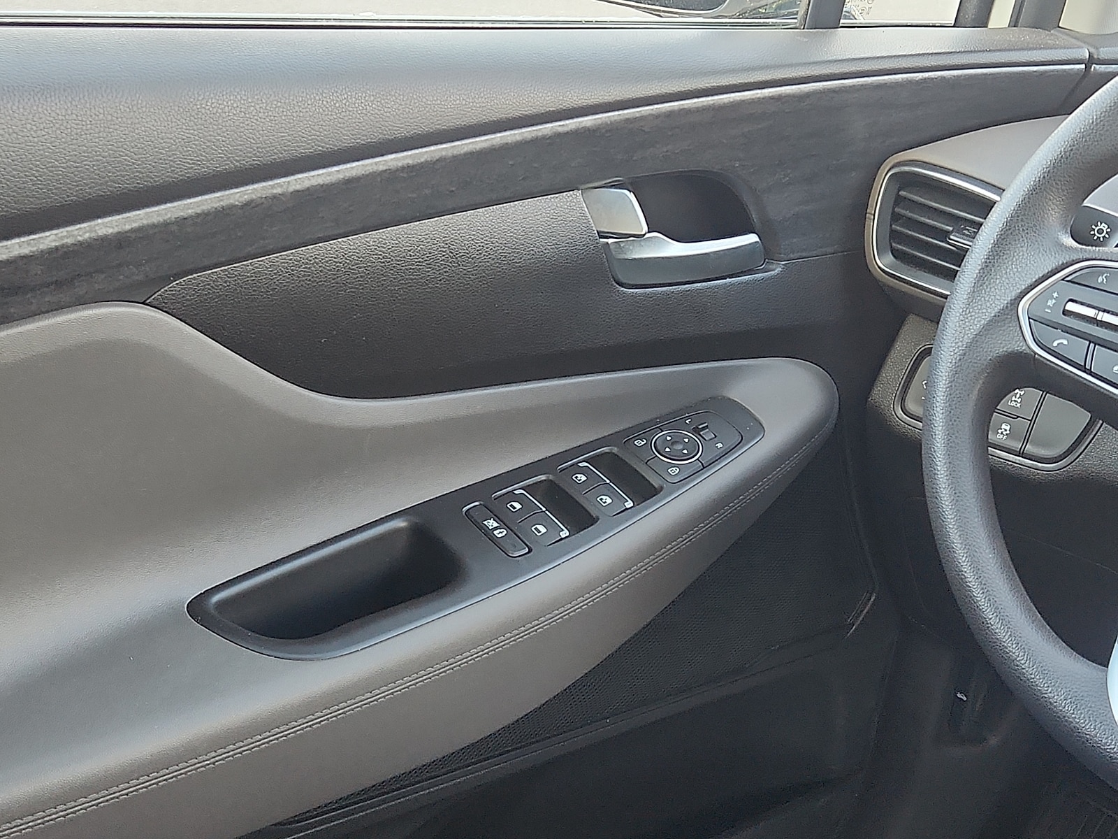 2020 Hyundai Santa Fe SEL - Photo 11