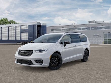 2026 Chrysler Pacifica Limited Passenger Van