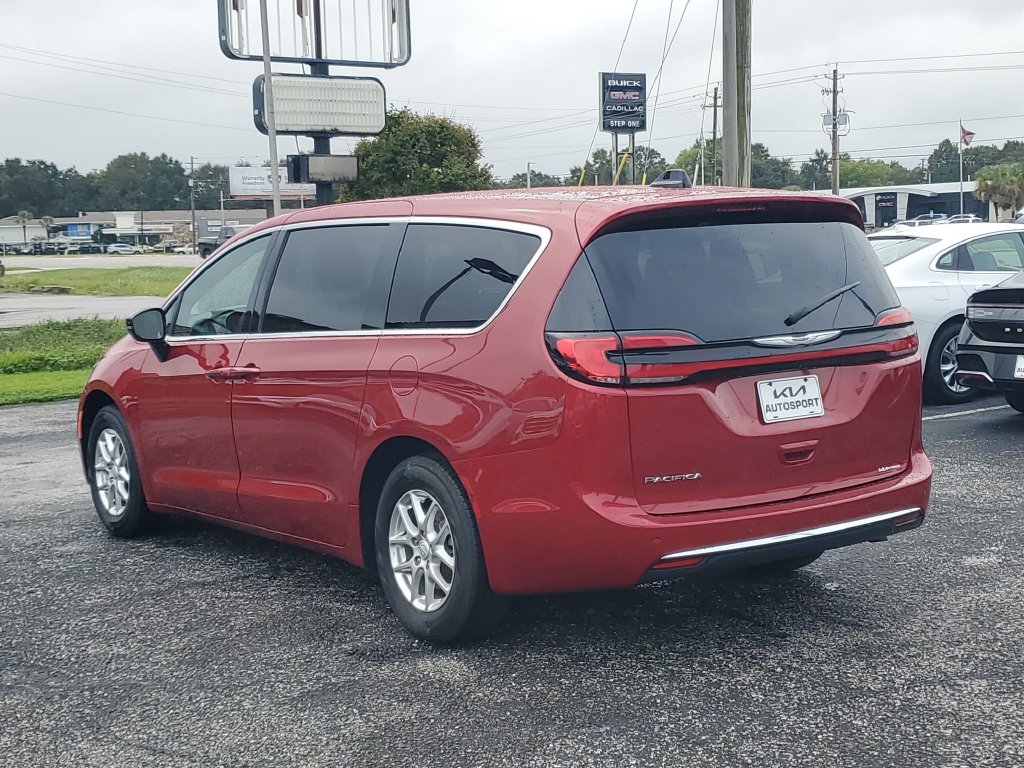 Used 2025 Chrysler Pacifica Select Minivan/Van