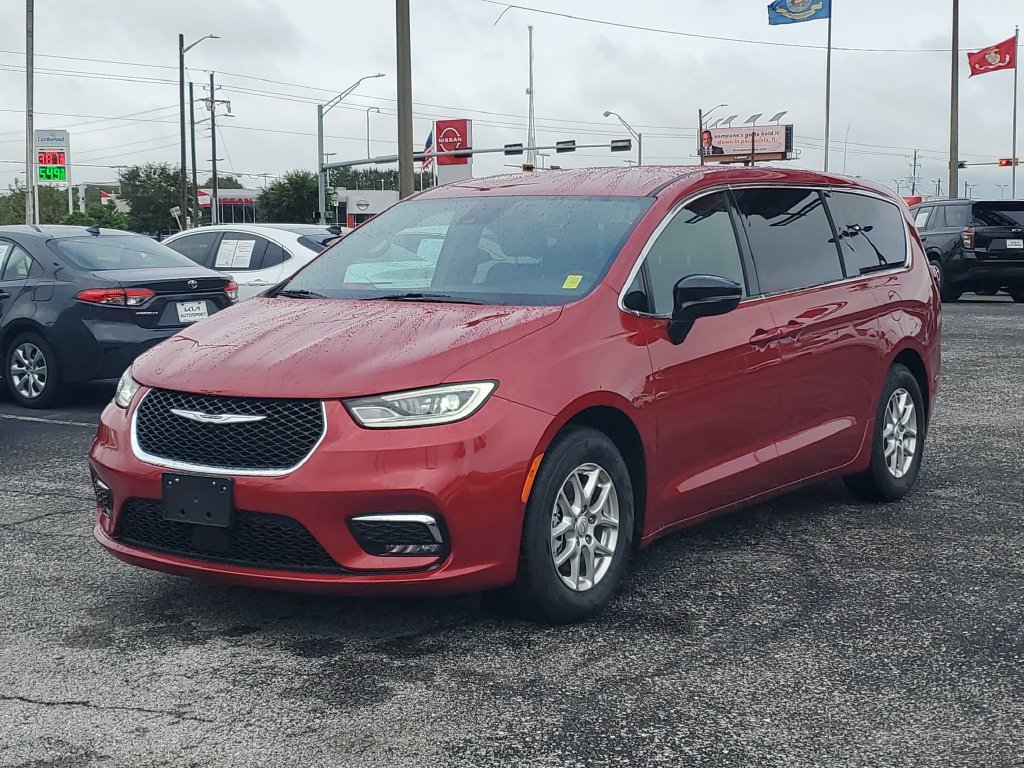 Used 2025 Chrysler Pacifica Select Minivan/Van