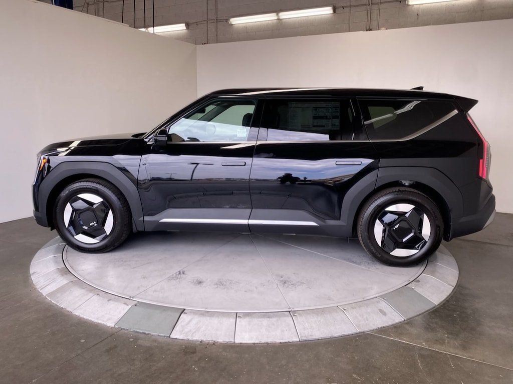 New 2026 Kia EV9 Light Long Range SUV