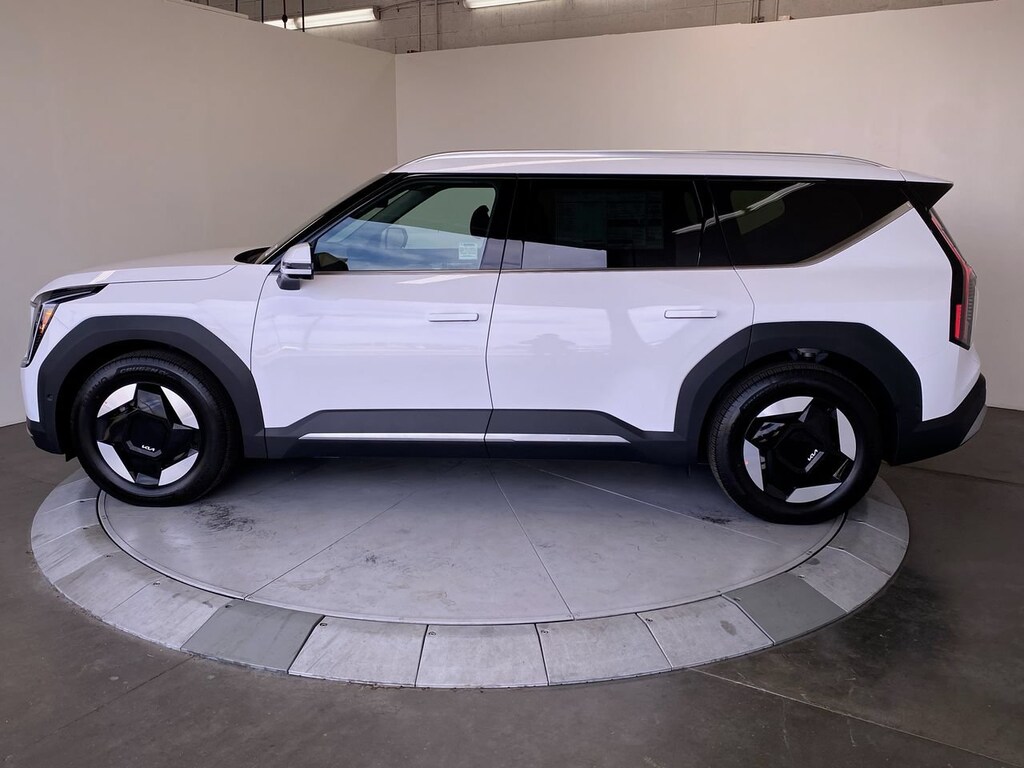 New 2026 Kia EV9 Wind SUV