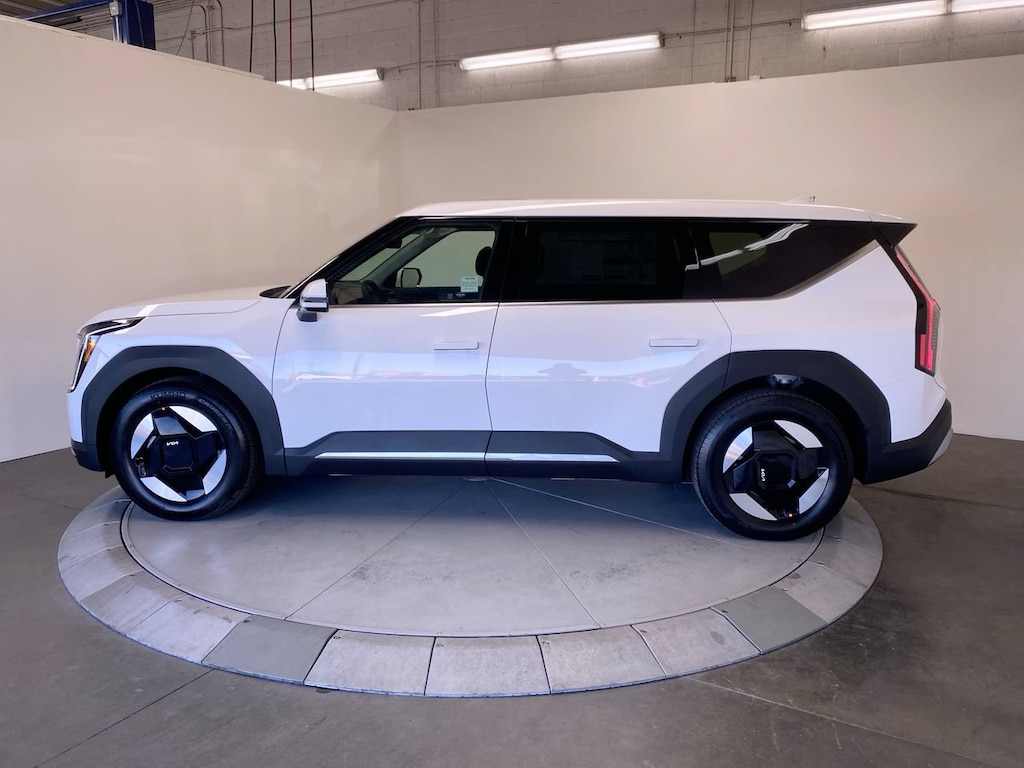 New 2026 Kia EV9 Light Long Range SUV