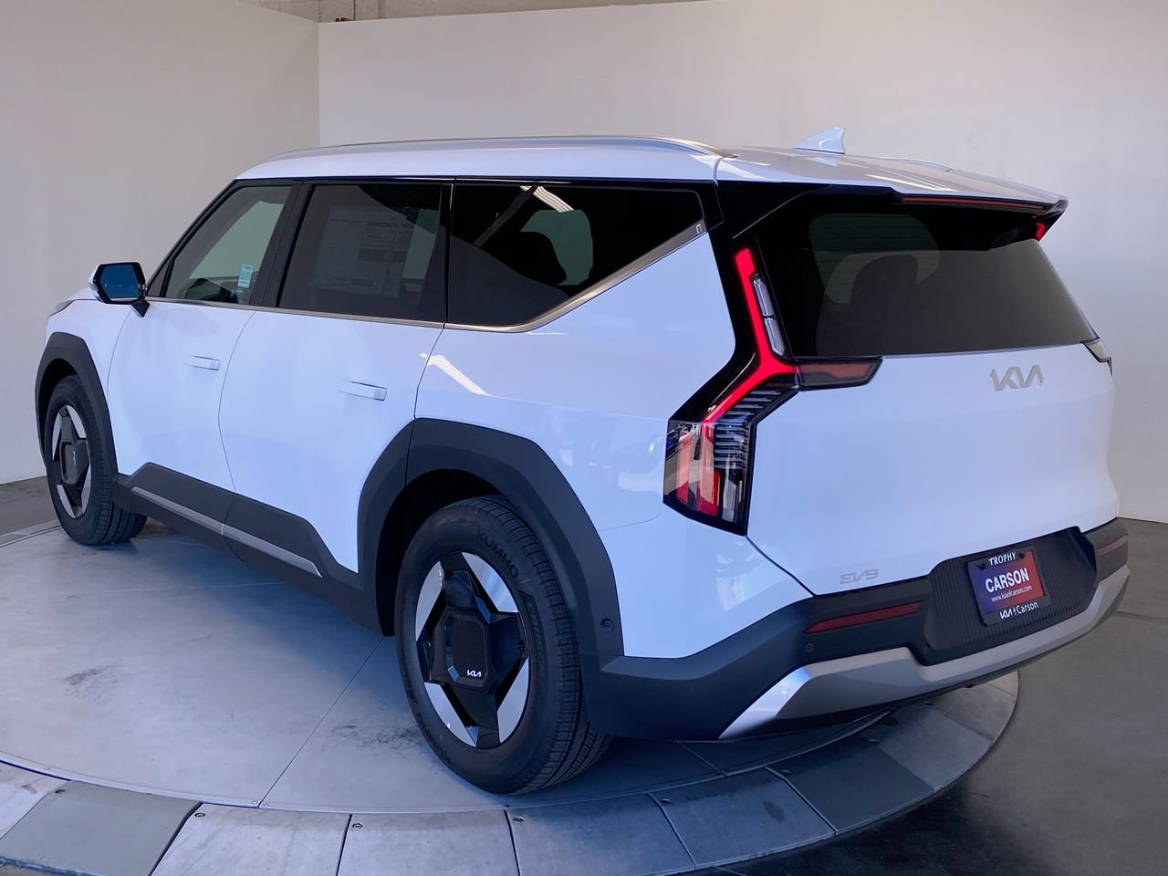 New 2026 Kia EV9 Wind SUV