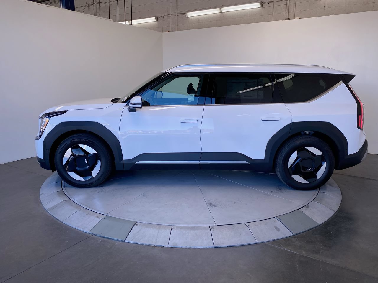 New 2026 Kia EV9 Wind SUV
