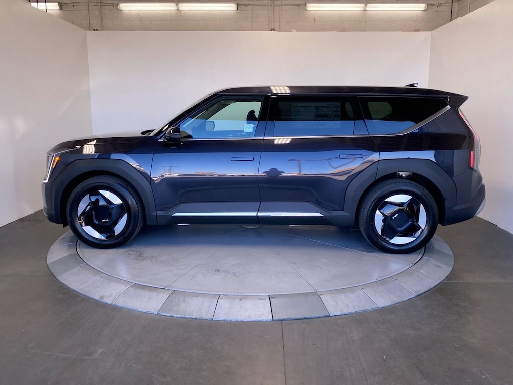 New 2026 Kia EV9 Light Long Range SUV