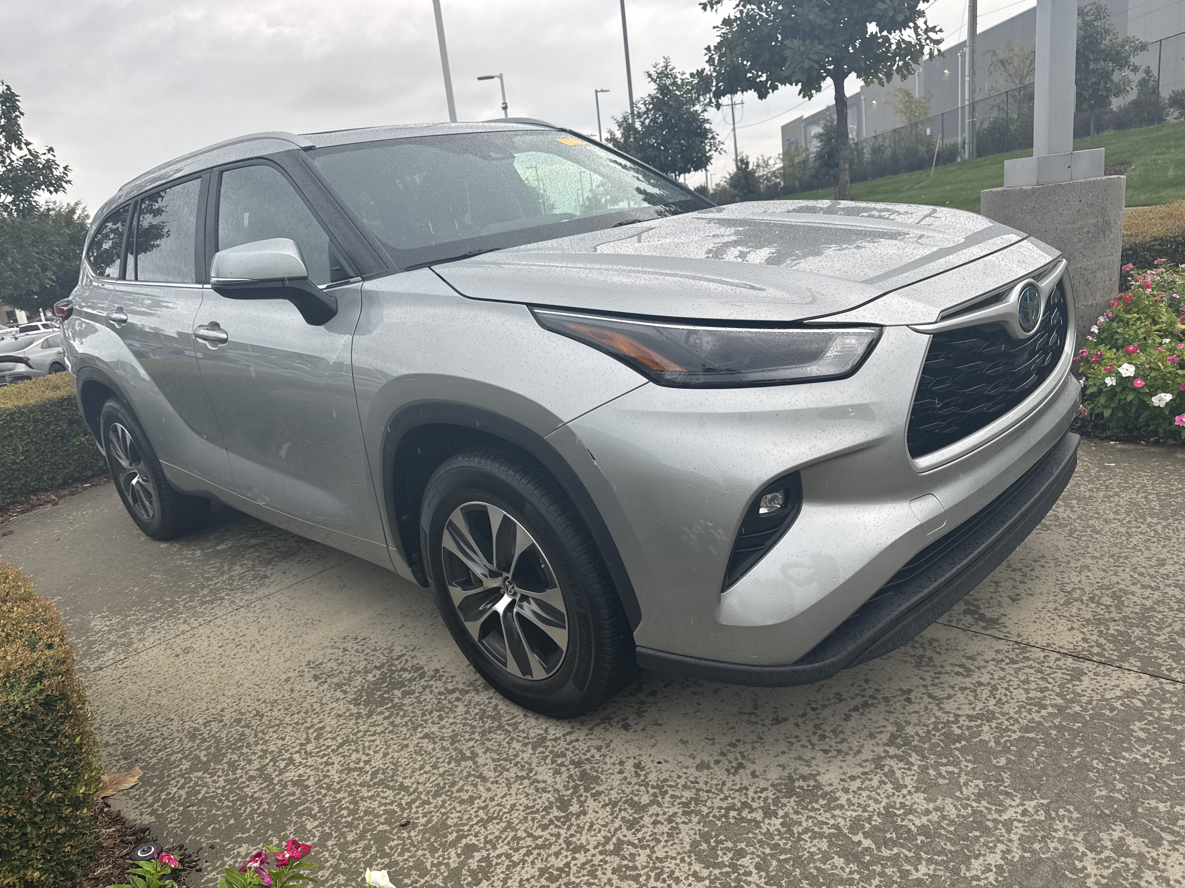 Used 2023 Toyota Highlander Hybrid XLE SUV