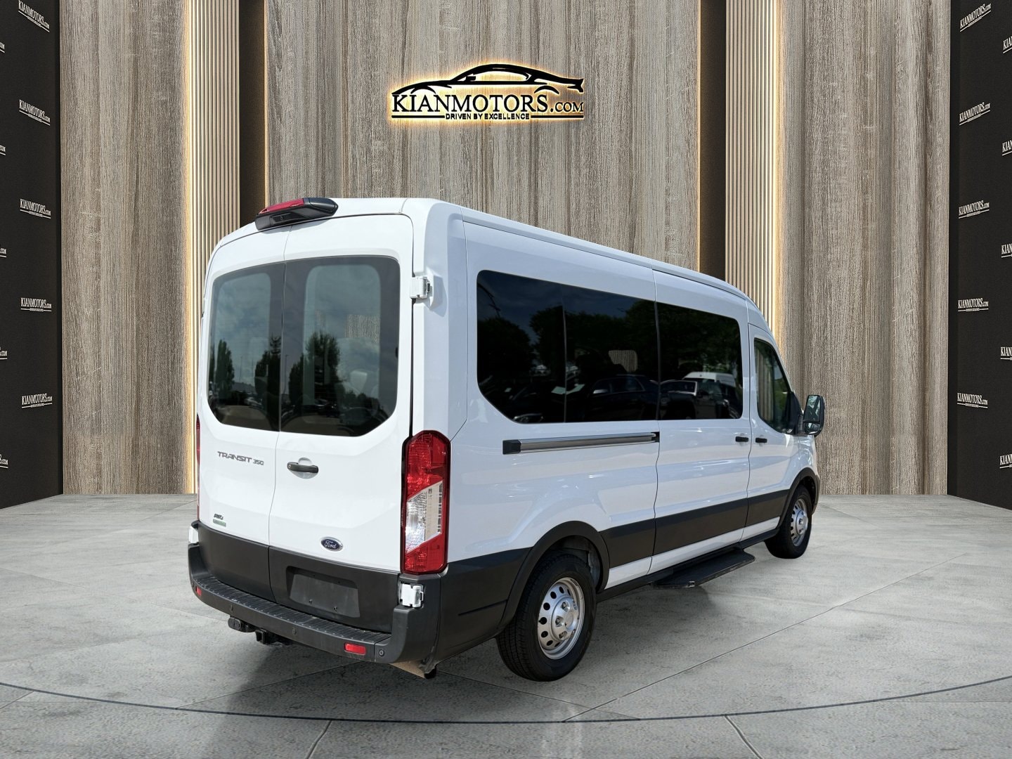 2023 Ford Transit Passenger Van XL - Photo 7