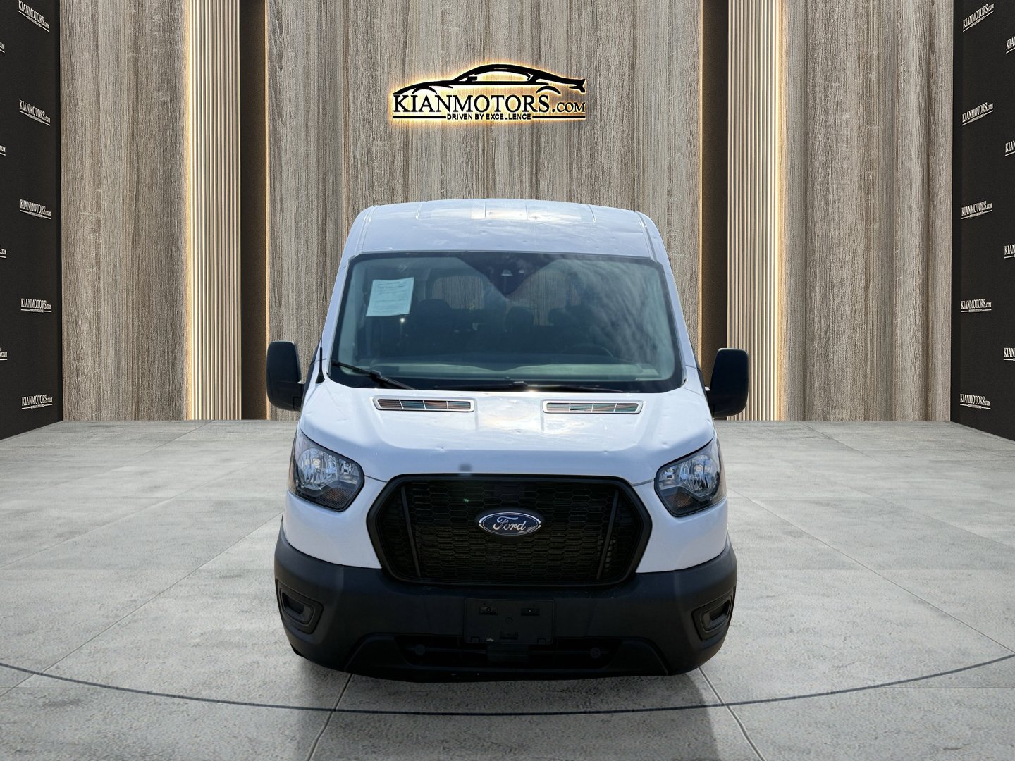 2023 Ford Transit Passenger Van XL - Photo 2