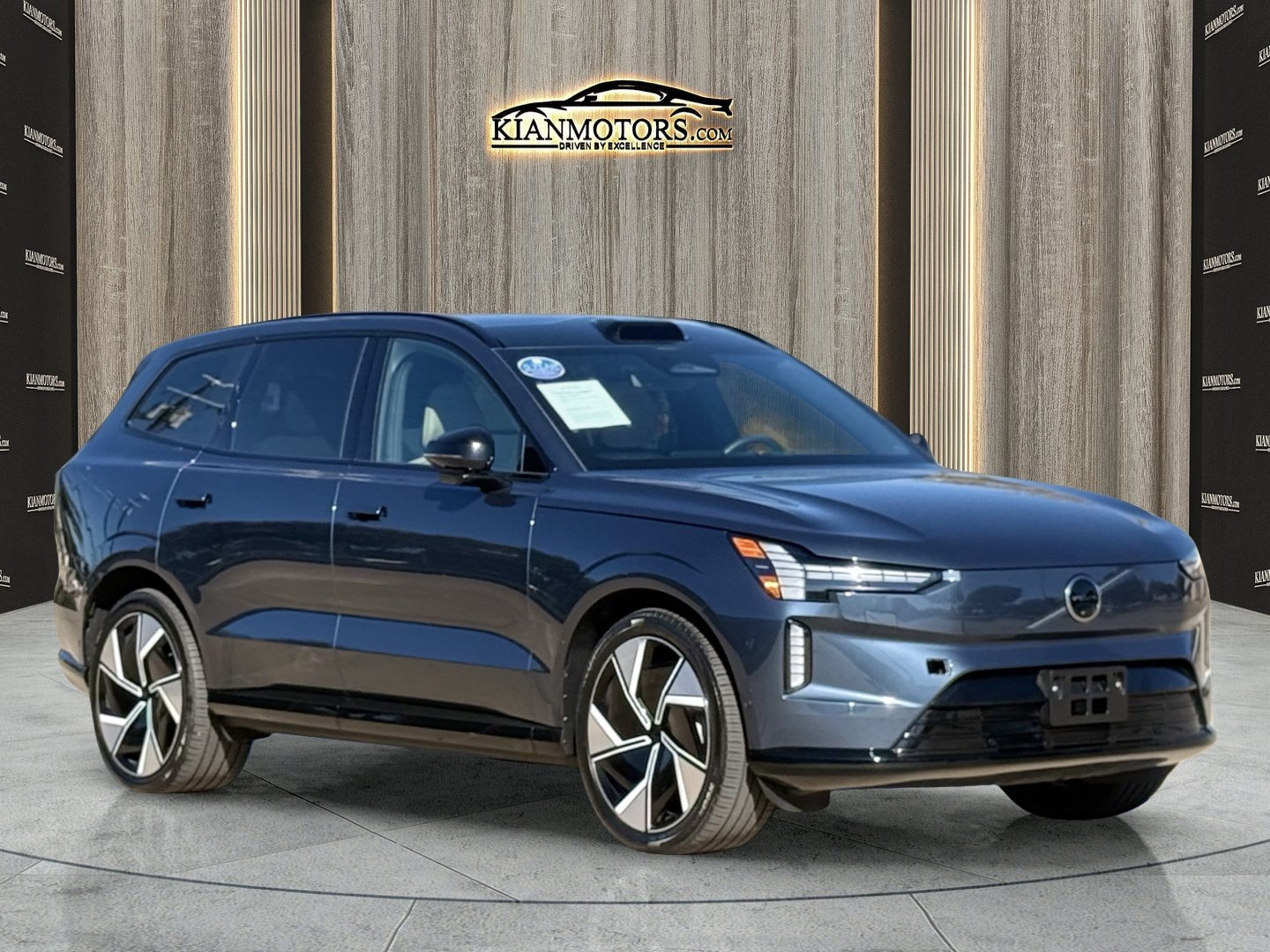 2025 Volvo EX90