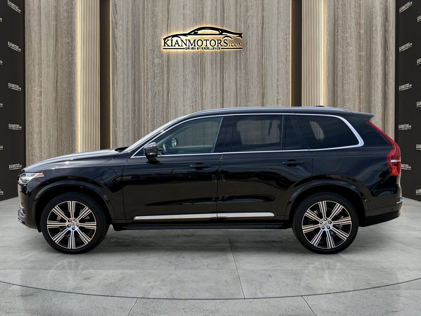 2025 Volvo XC90 4