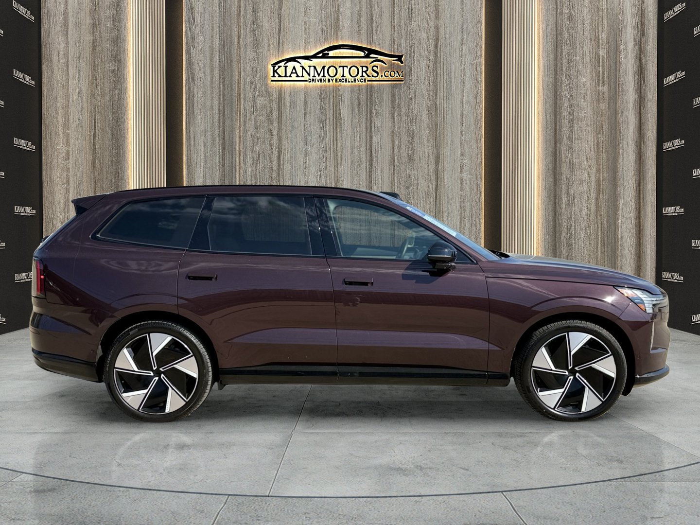 2025 Volvo EX90 6