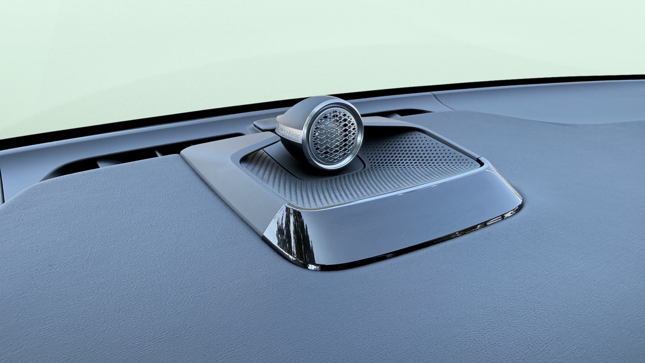 2025 Volvo EX90 4