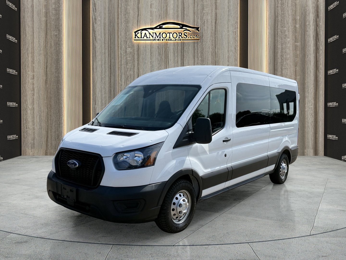 2023 Ford Transit Passenger Van XL - Photo 3