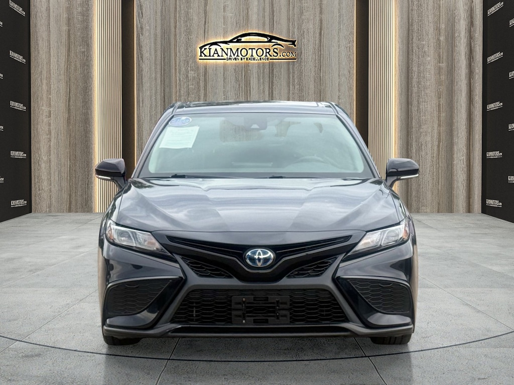 Used 2022 Toyota Camry SE Hybrid Sedan