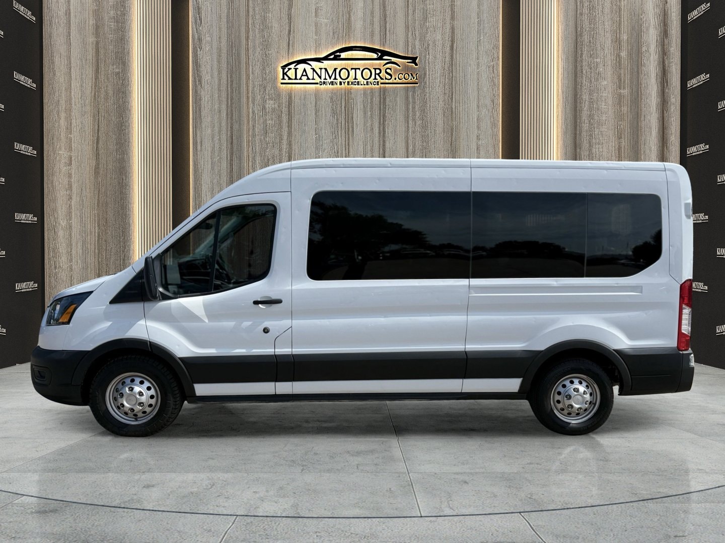 2023 Ford Transit Passenger Van XL - Photo 4