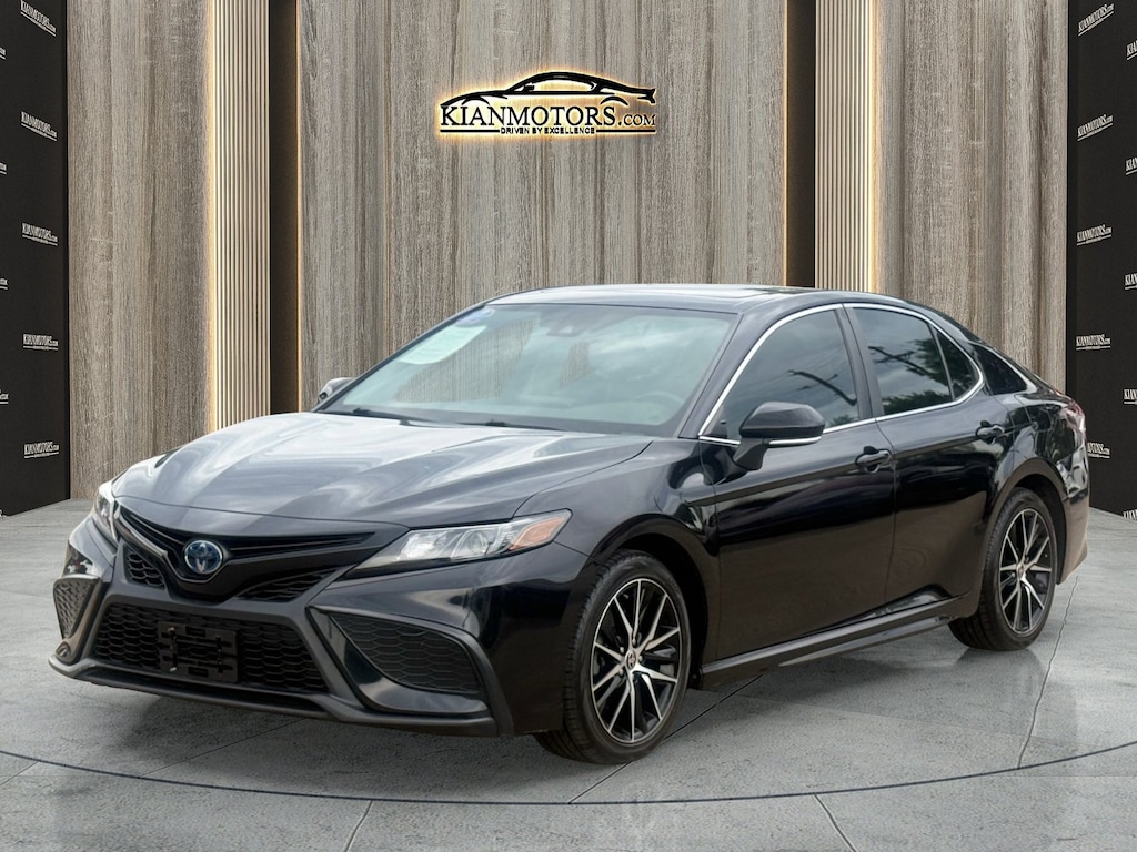 Used 2022 Toyota Camry SE Hybrid Sedan