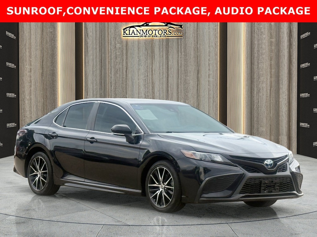 Used 2022 Toyota Camry SE Hybrid Sedan