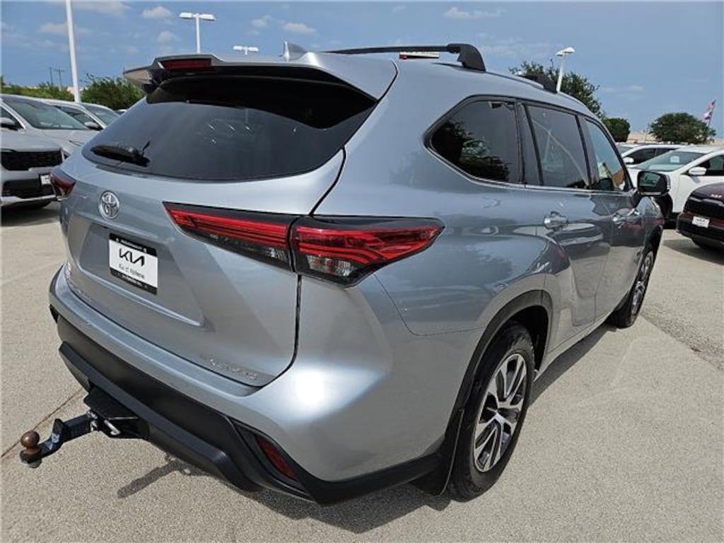 Used 2021 Toyota Highlander XLE All-wheel Drive