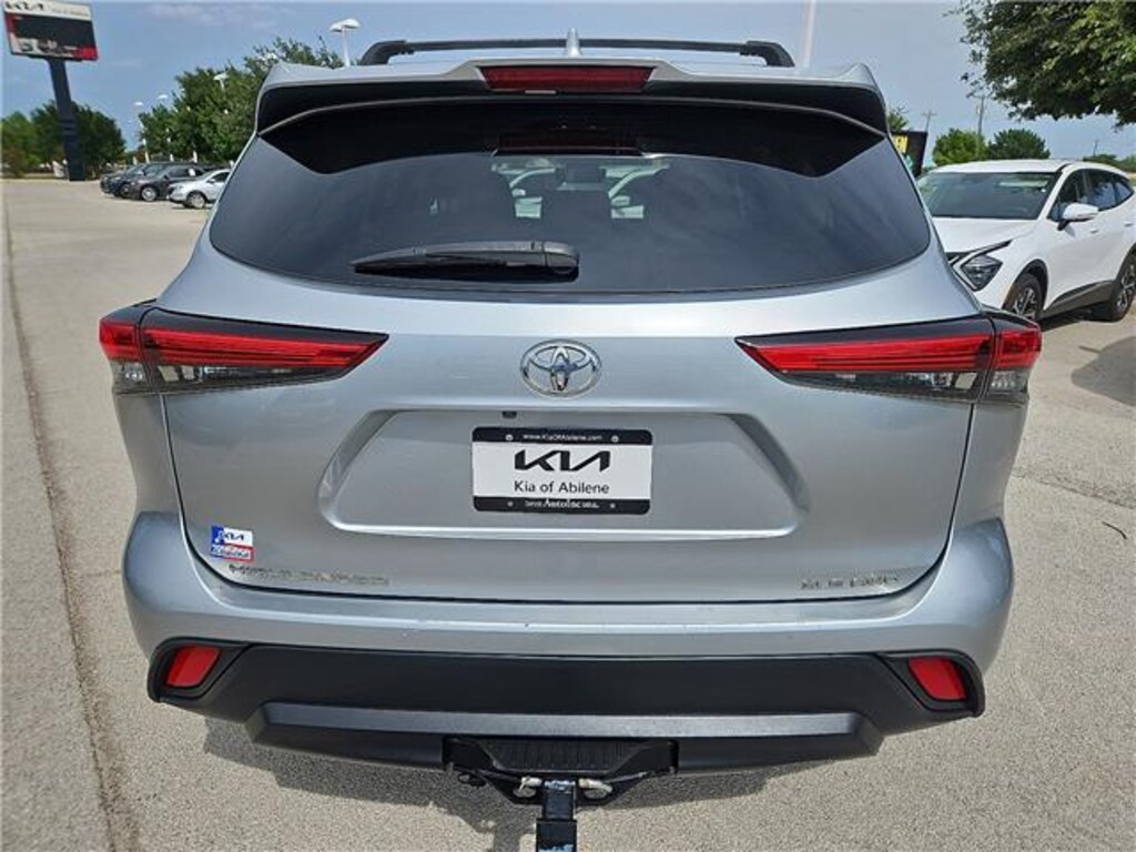 Used 2021 Toyota Highlander XLE All-wheel Drive