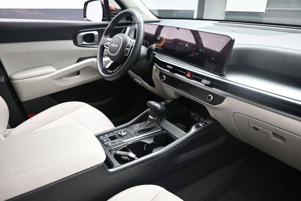2025 Kia Sorento S - Photo 29