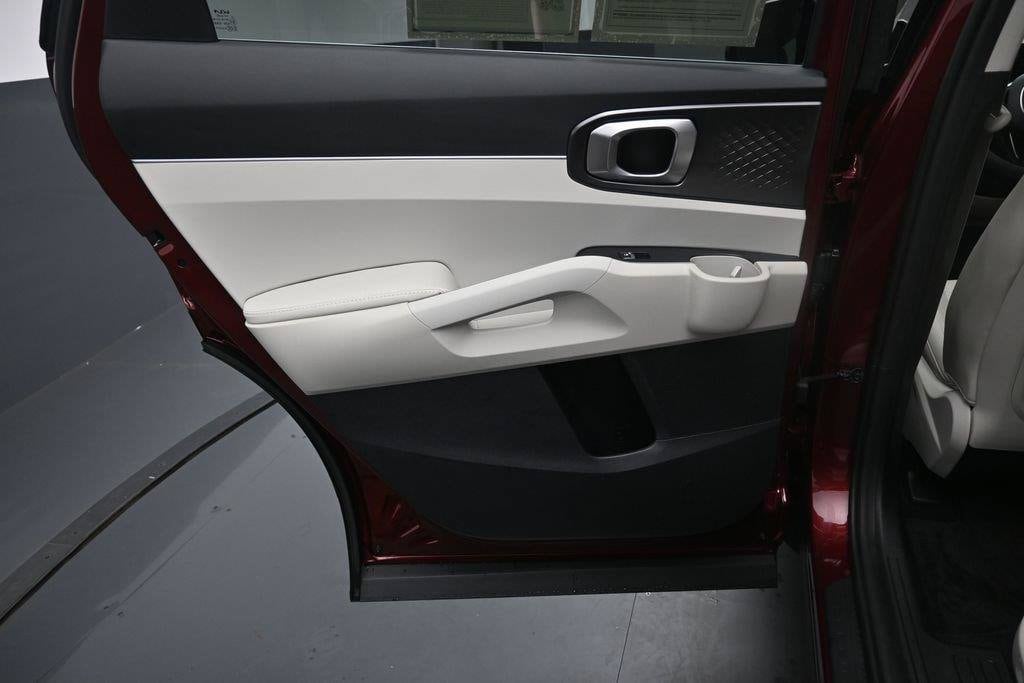 2025 Kia Sorento S - Photo 25